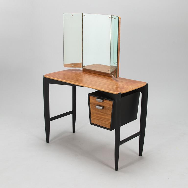 A 1950s/60s dressing table.