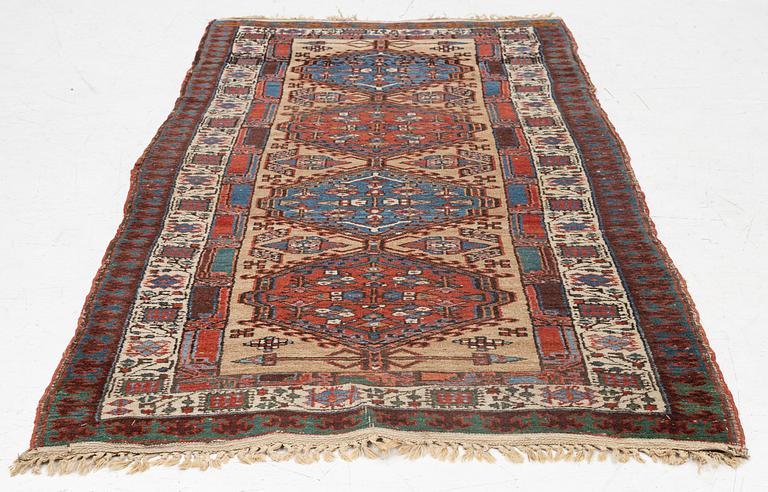 Matta, antik Sarab, ca 205 x 105 cm.