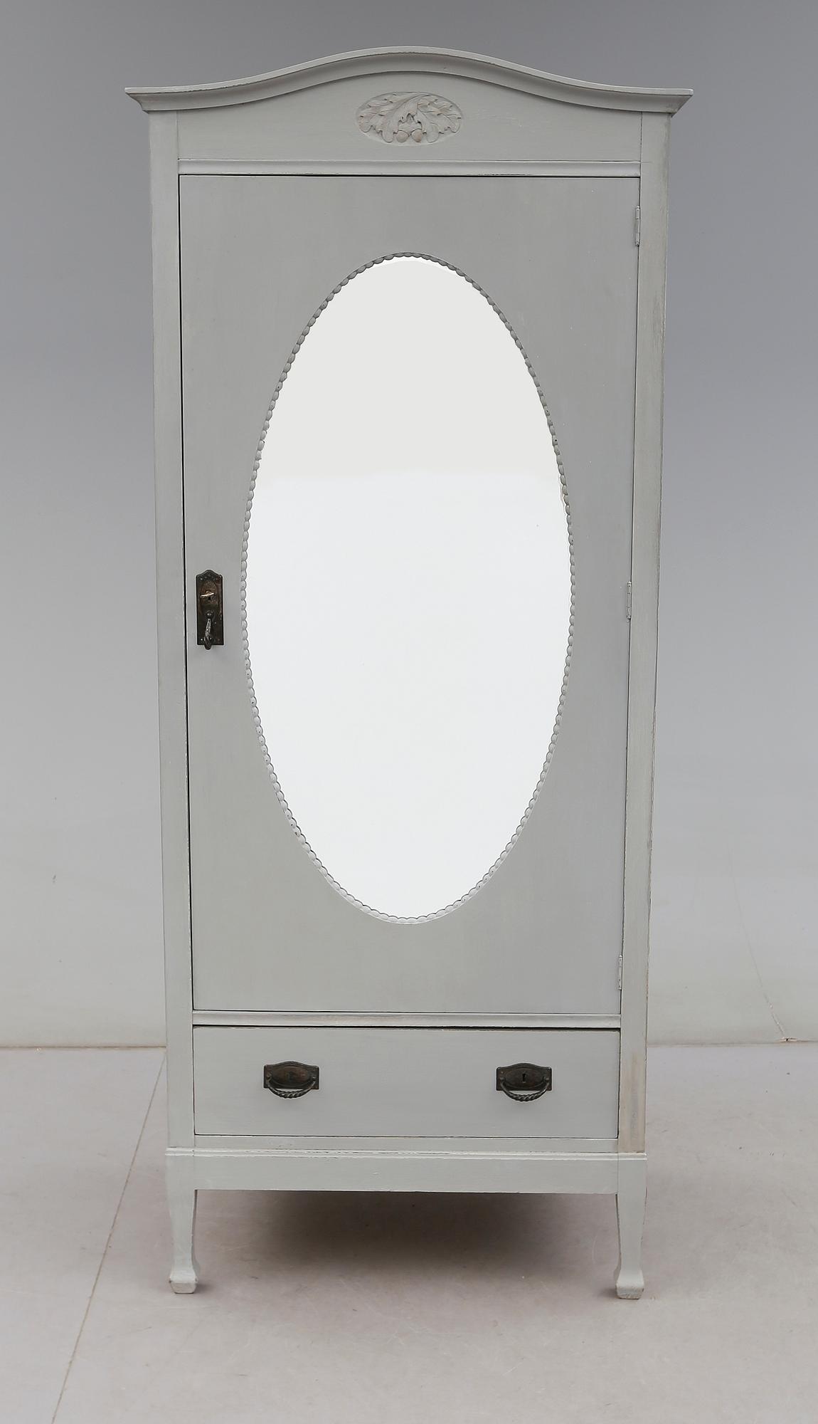 KLÄDSKÅP, 1900-talets första hälft.