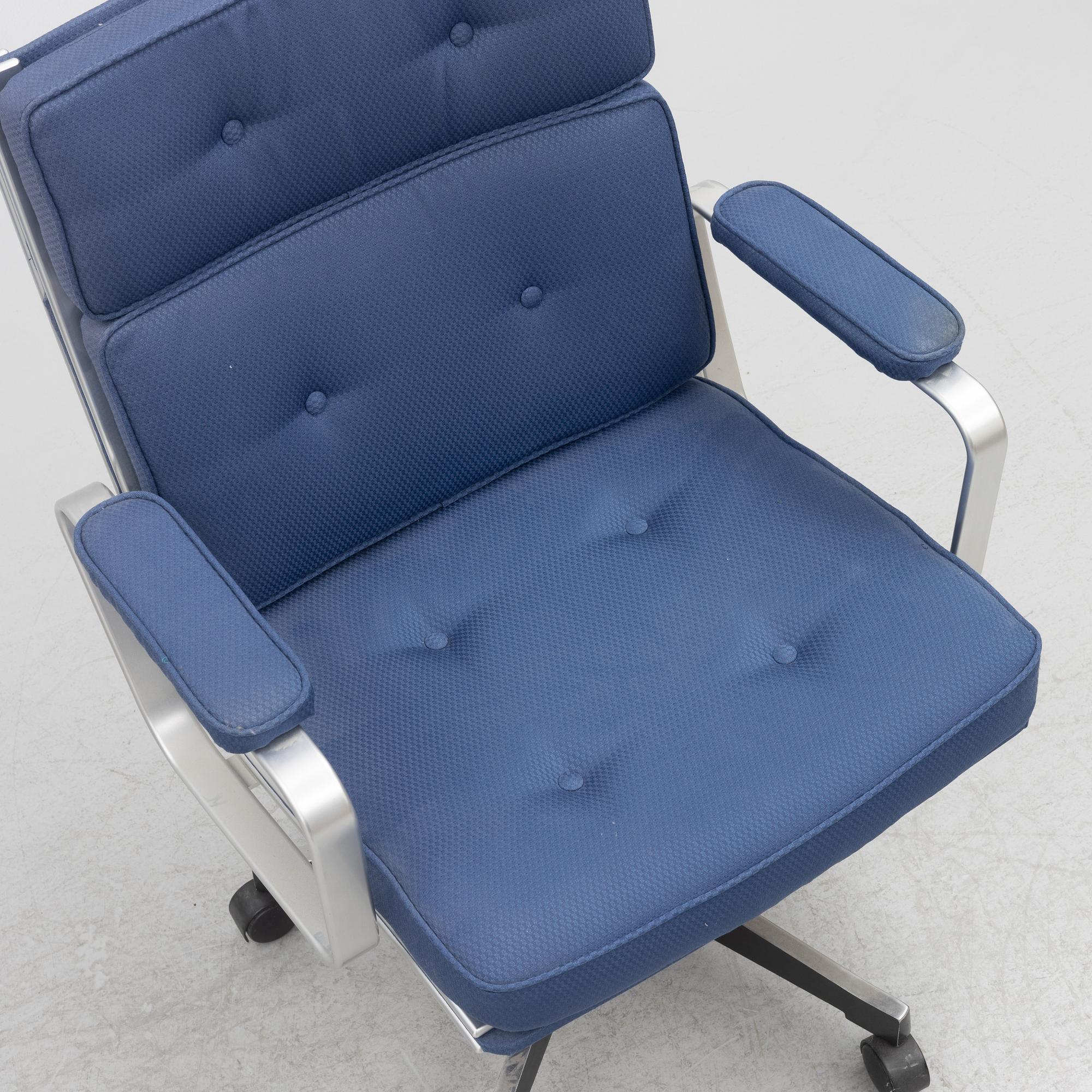 Karl Erik Ekselius, a pair of armchairs and a desk chair, 'Mondo', JOC Möbler, second half of the 20th Century.