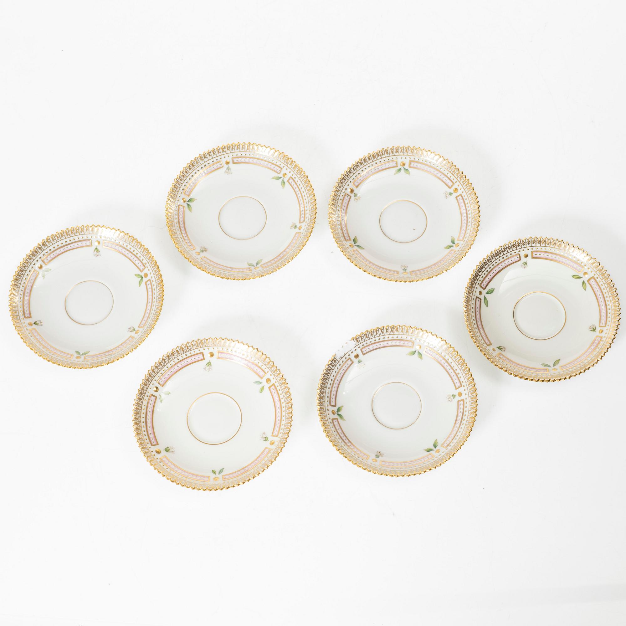 Kaffekoppar med fat, fyra stycken, porslin. 'Flora Danica', Royal Copenhagen, Danmark, 1900-tal.