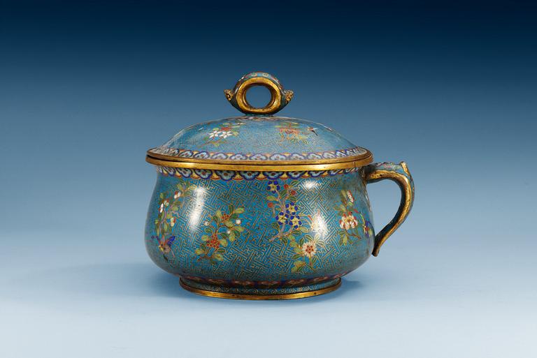 A cloisonné chamber pot with cover, Qing dynasty, 19th Century.