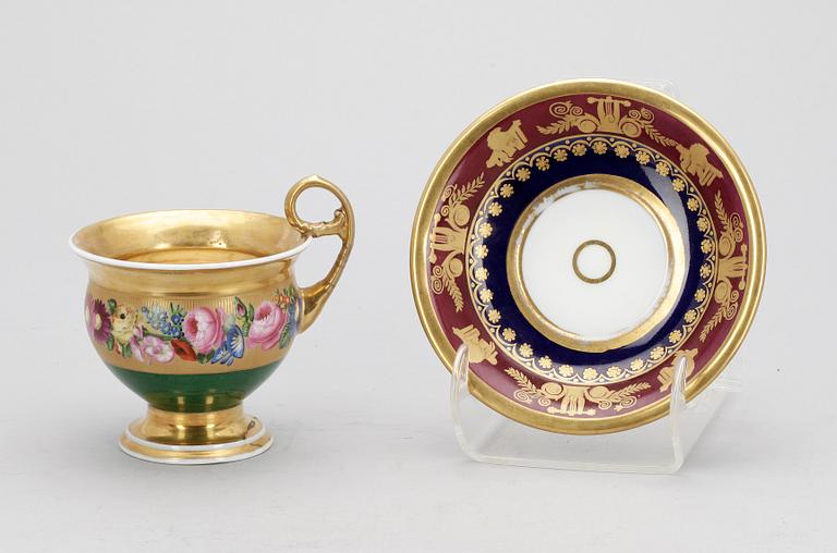 KOPP MED FAT, porslin, Empire. Trol. Ryssland, 1800-talets mitt.