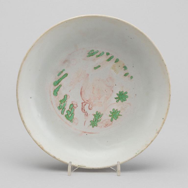 A Chinese 18th century porcelain plate, diameter 19 cm.