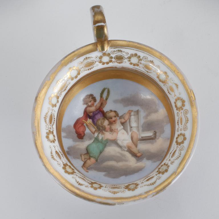 KOPPAR, 2 st, porslin, bl.a. Frankrike 1800-tal.
