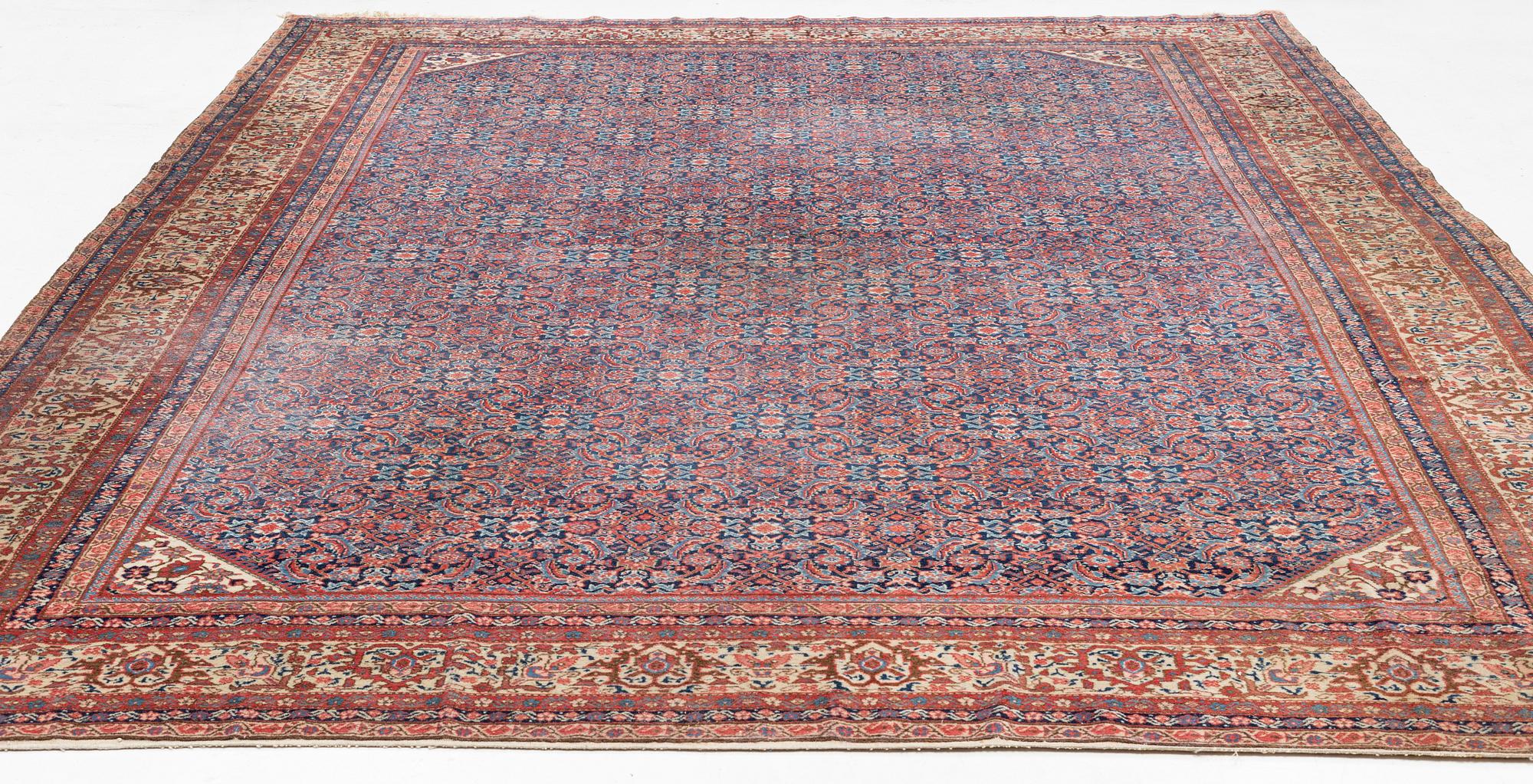 Matta, Täbris, antik/semiantik, ca 395 x 285 cm.