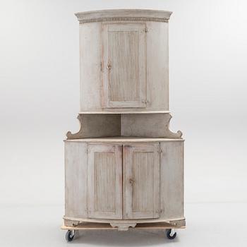 A late gustavian corner cabinet from around year 1800.