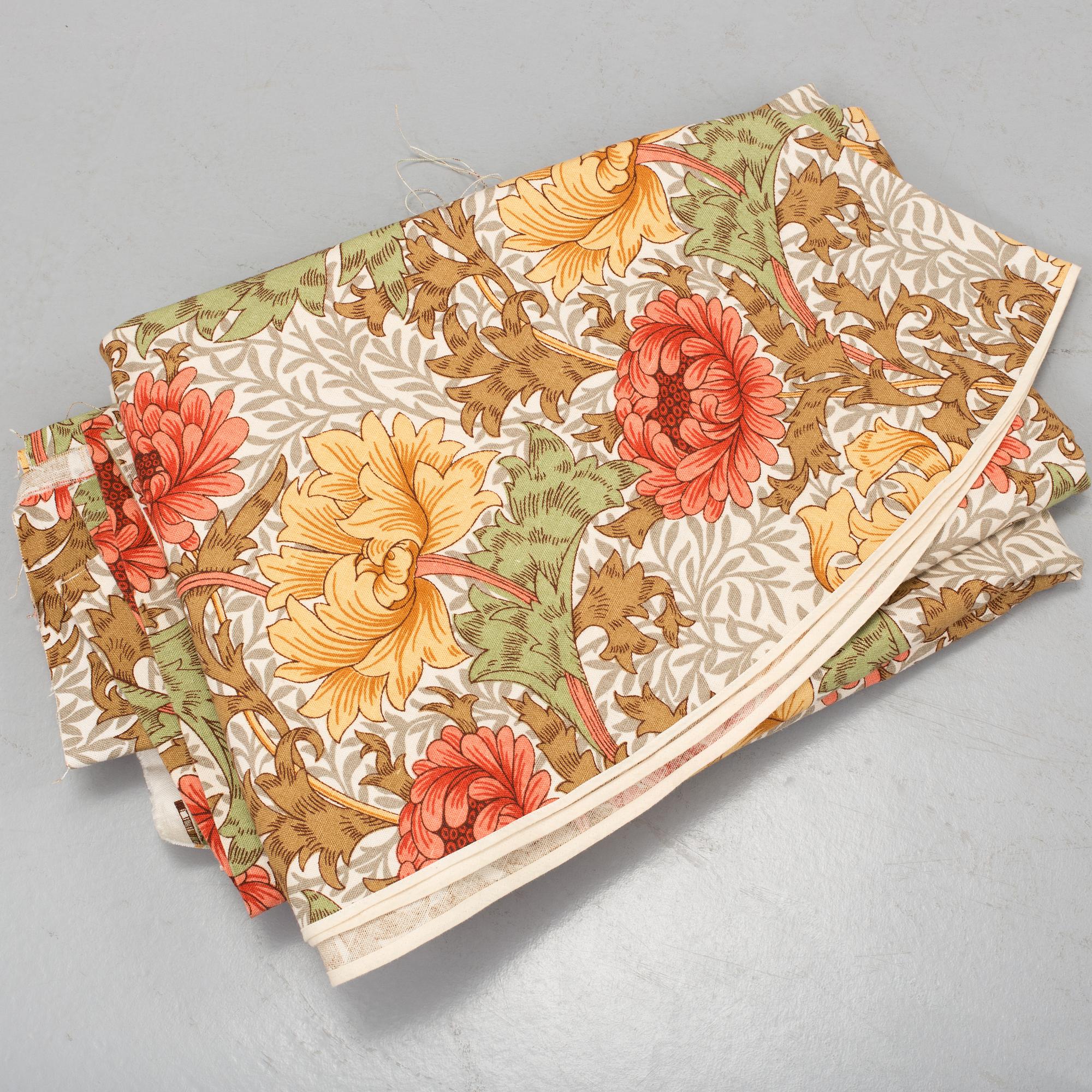 Curtains and tablecloth, including William Morris 'Honeysuckle and Tulip' and 'Chrysanthemum', 20th Century.