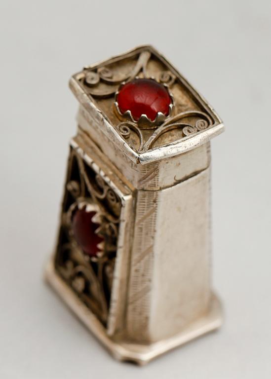 LUKTDOSA, silver, Georg Niclas Hallberg, Visby 1833. Vikt ca 16 g.