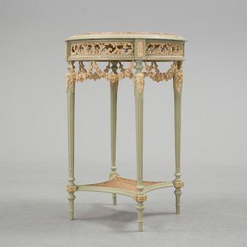 SALONGSGRUPP, 7 delar, gustaviansk stil, 1900-talets början.