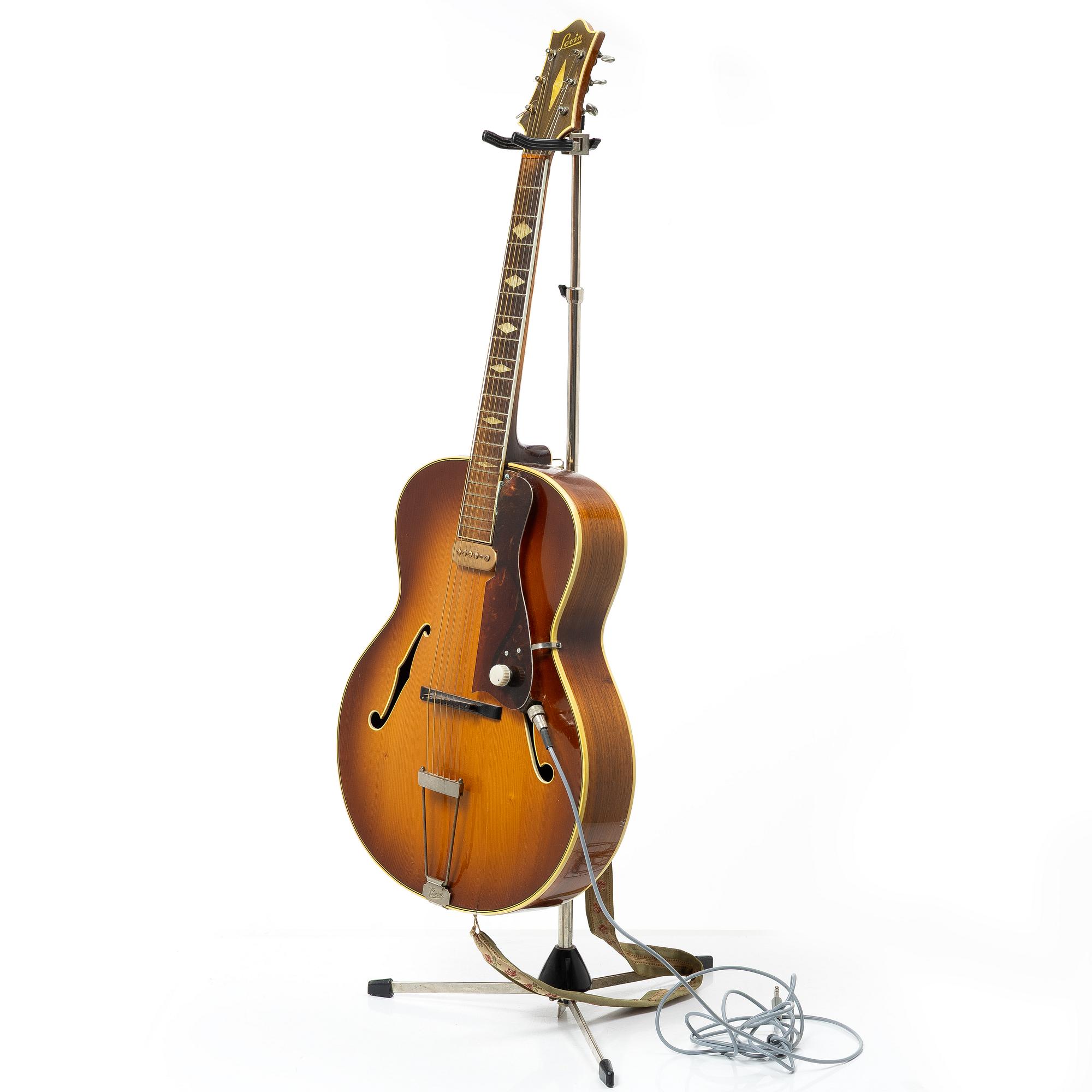 Herman Carlsson Levin, akustisk gitarr, "Modell 22", Sverige, 1945.