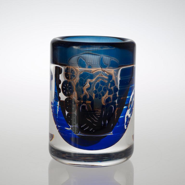 An Edvin Öhrström 'ariel' glass vase, Orrefors Gallery 1987.