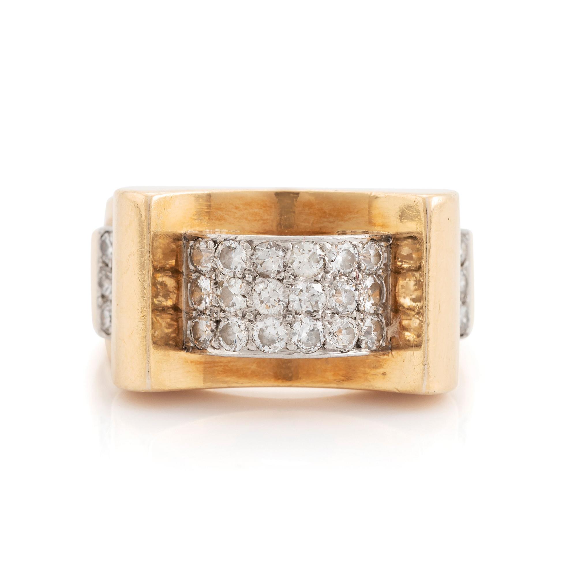An 18K gold Van Cleef & Arpels ring set with round brilliant-cut diamonds.
