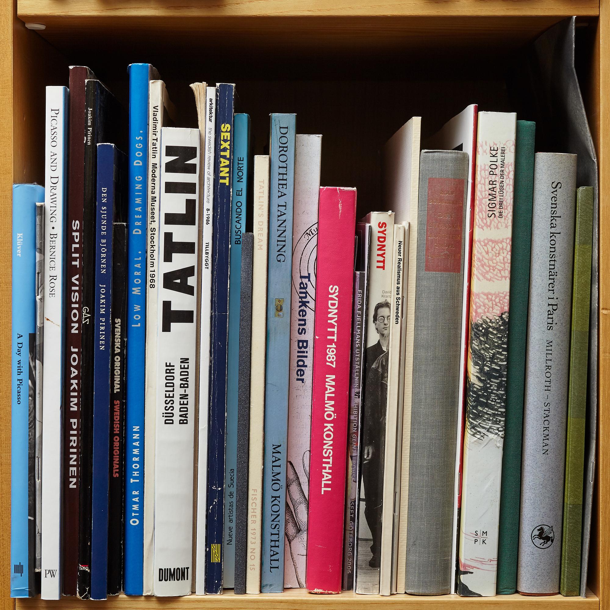Björn Springfeldt's art library.