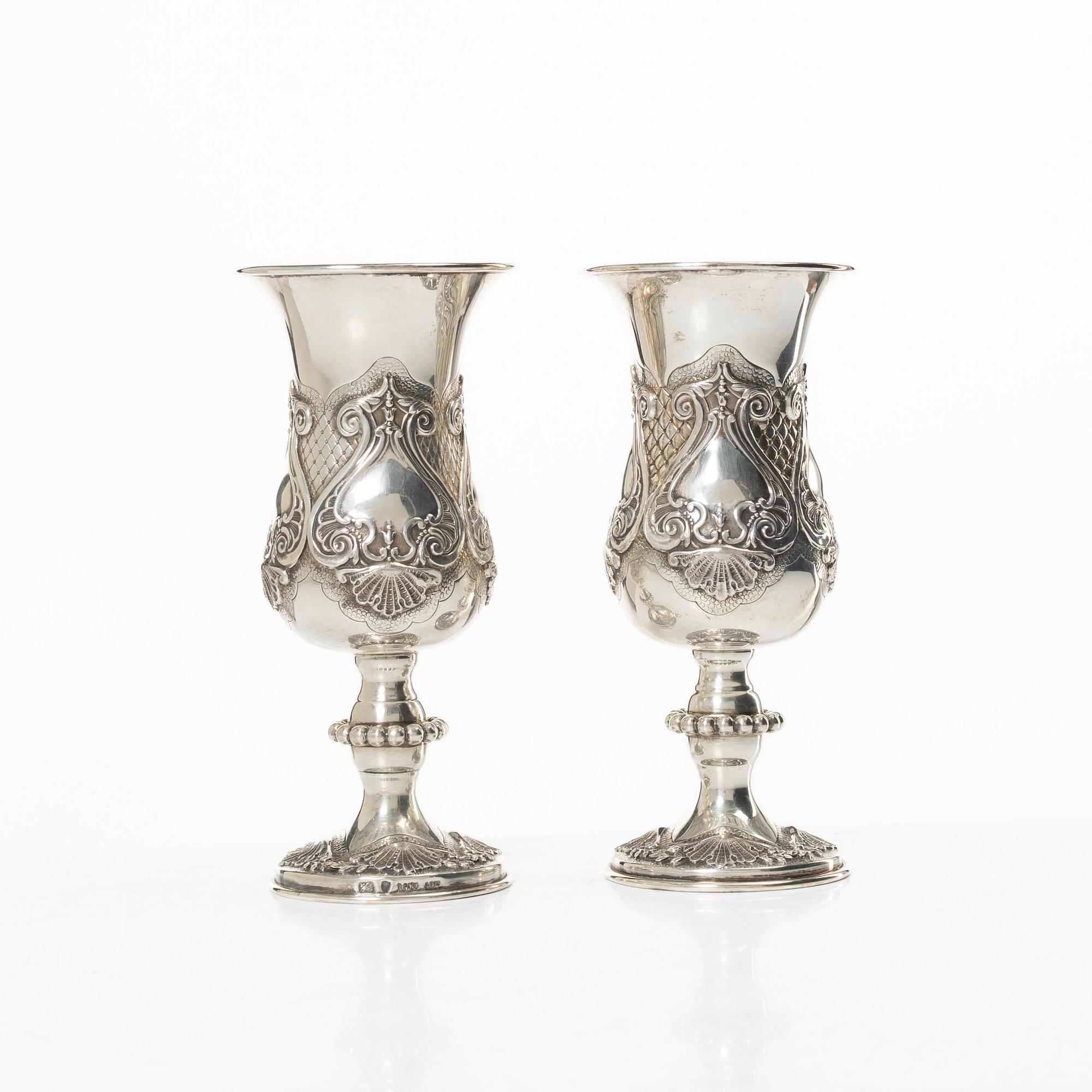 Champagnekalkar, ett par, sterlingsilver, rokokostil, 1900-tal.