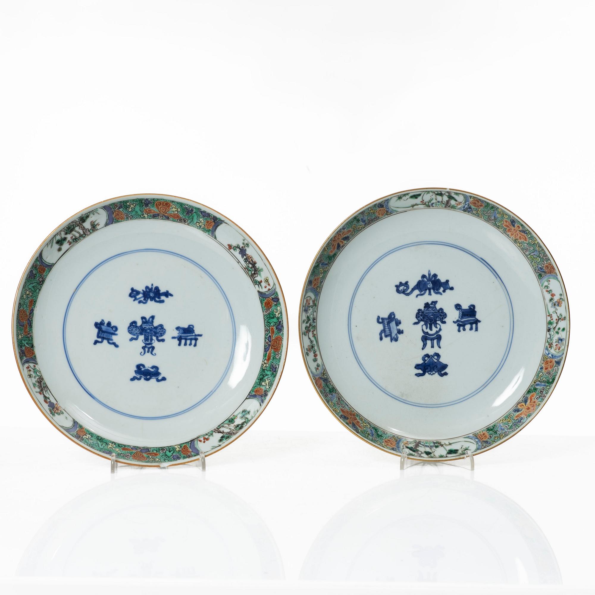 A pair of Chinese famille verte dishes, Qing dynasty, 18th century.