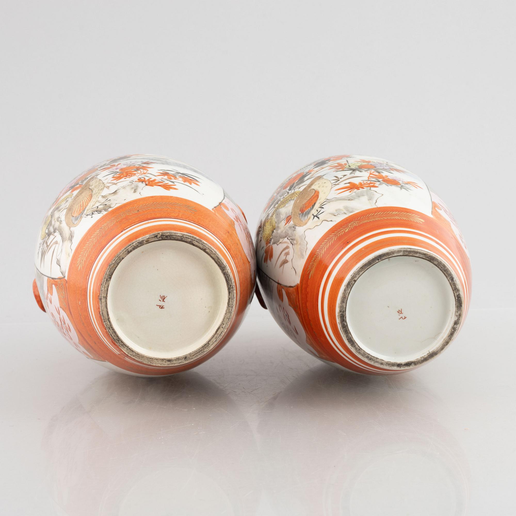 Vaser, ett par, flintgods, Japan, 1900-tal.