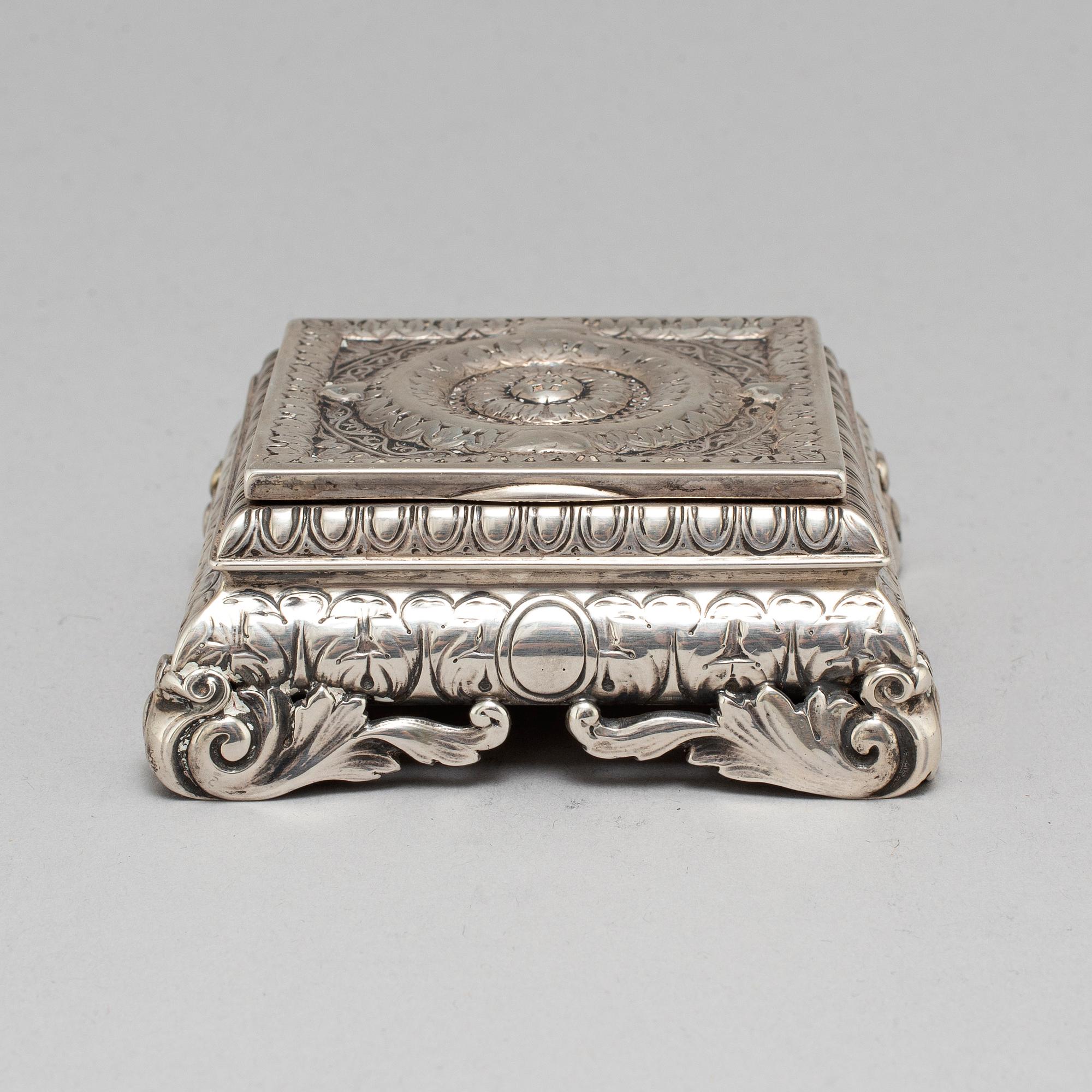 THYRA VIETH, a silver box, Copenhagen 1910.