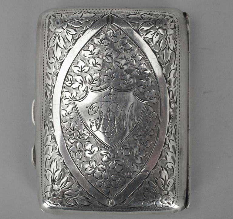 CIGARILLETUI, sterling silver, Birmingham, England 1939 samt ETUI, silver. Tot. vikt 163 g.