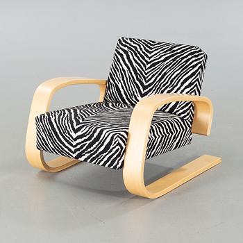 A model 400 "Tank" chair designed by Alvar Aalto, Artek, 2004.