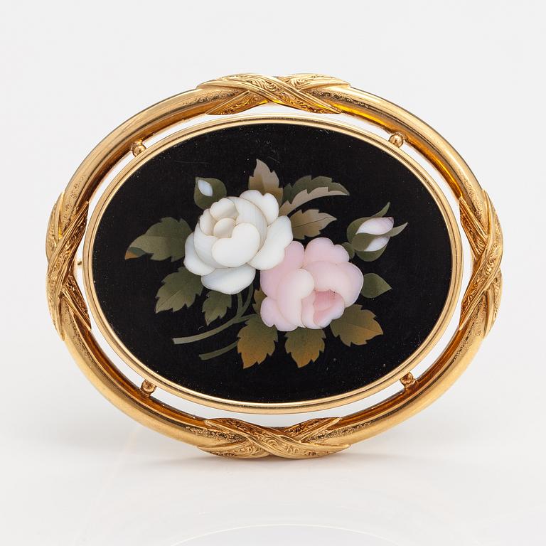 Roland/Otto Roland Mellin, Brosch, 18K guld, pietra dura. Helsingfors 1863.