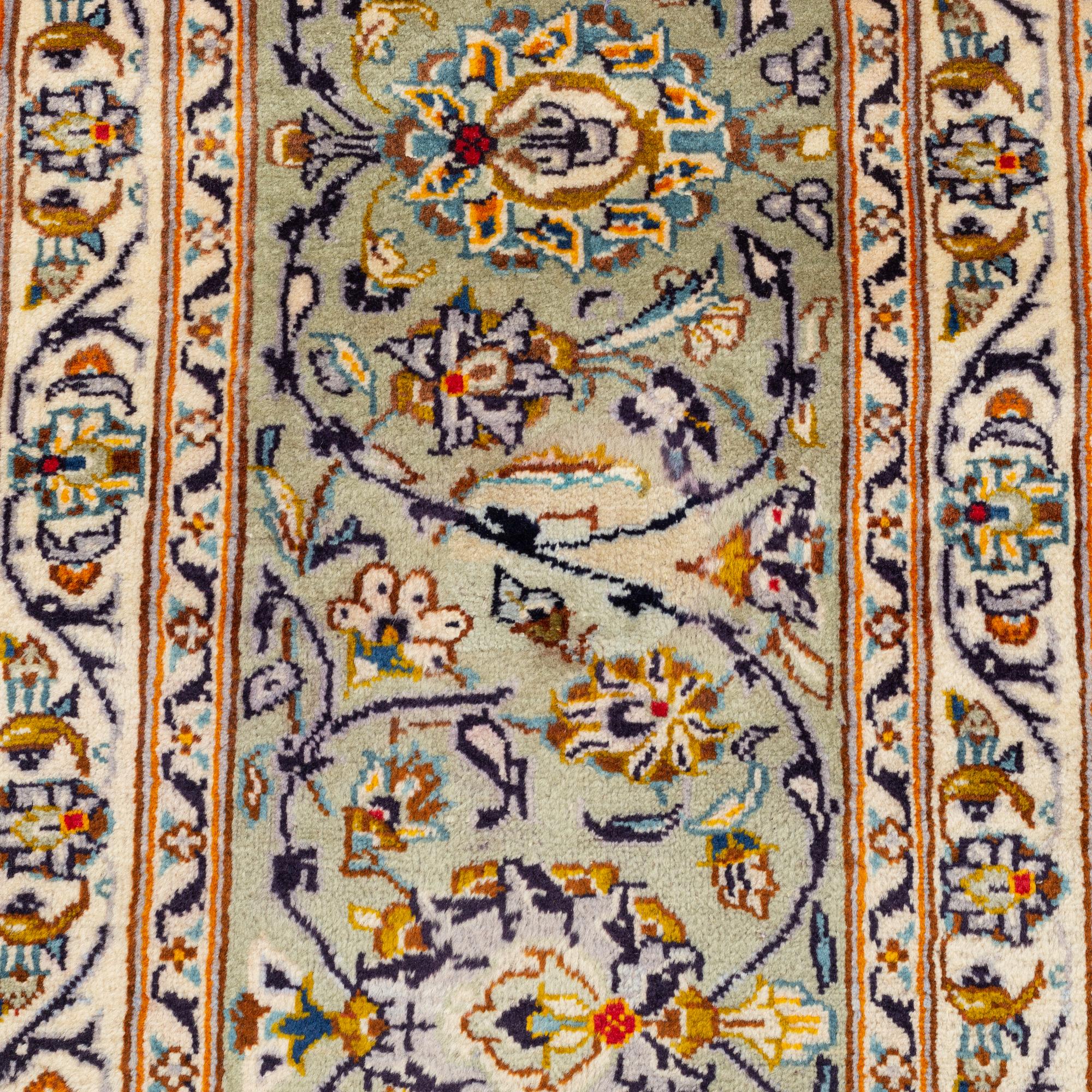Matta, Keshan, ca 424 x 305 cm.