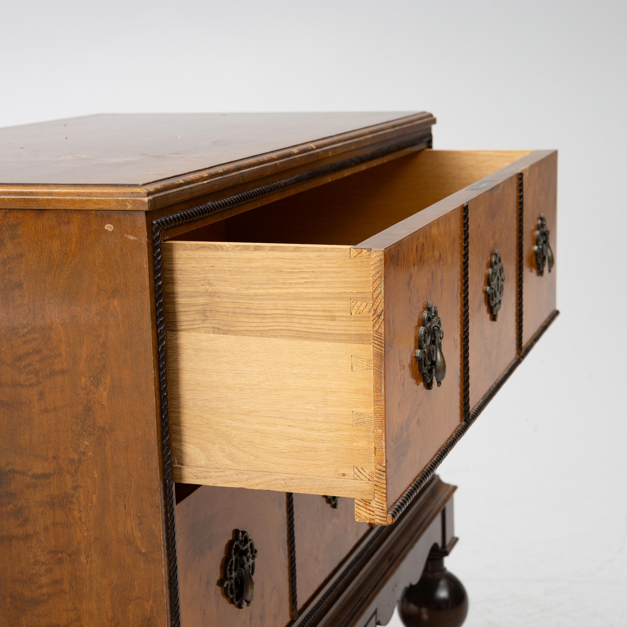 Chest of drawers, Hilding Lundvall AB, Örebro, 1920s/30s.