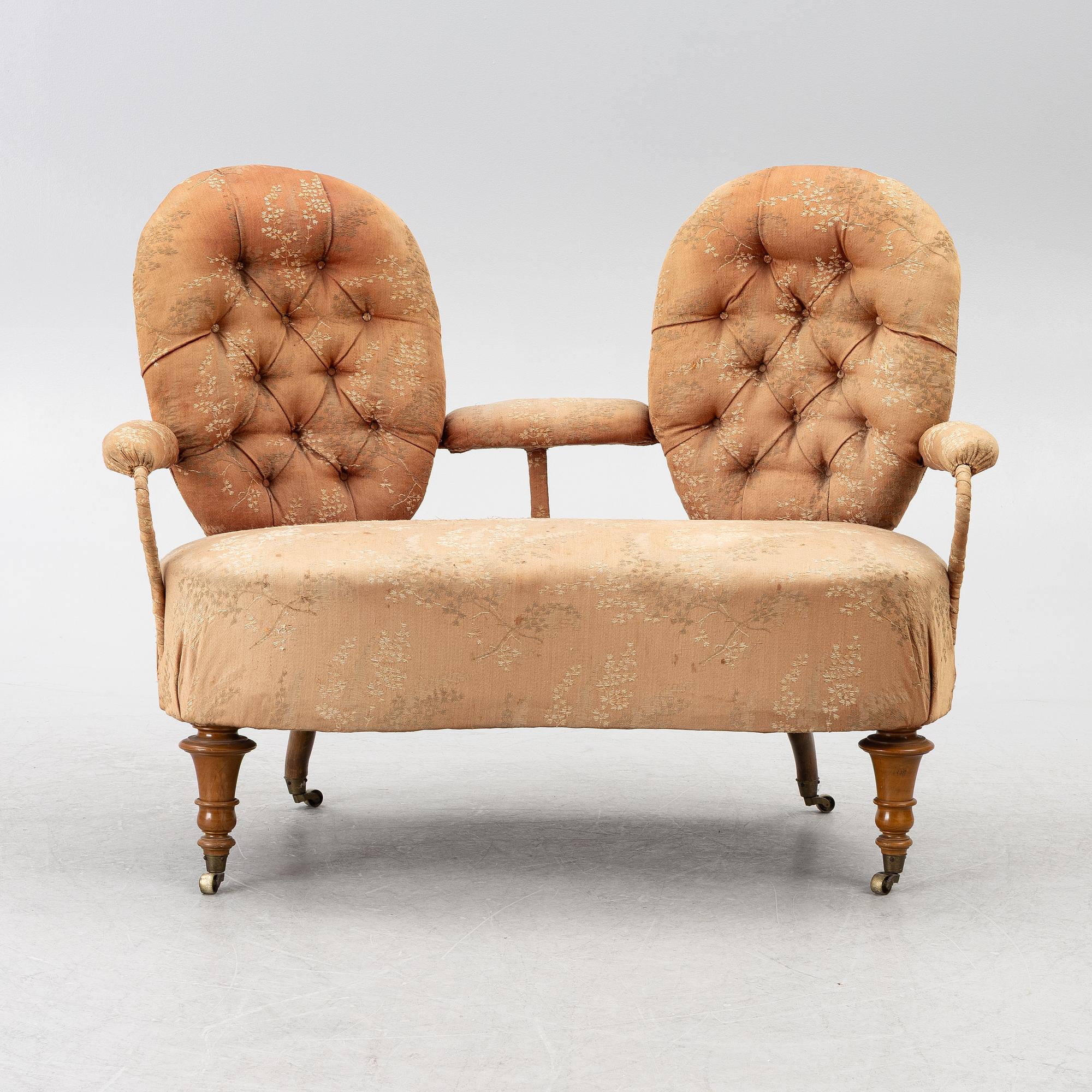 Salongsgrupp, 3 delar, med Drottning Sofias emblem, sent 1800-tal.