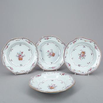 TALLRIKAR, 4 st, porslin. Qing dynastin, Qianlong (1736-95).