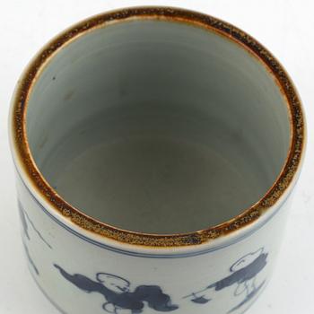 A Japanese blue and white porcelain pot, Meiji (1868-1912).