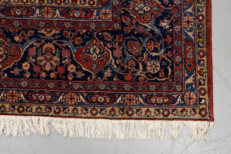 A carpet, semi-antique Kashan, a so-called Dabri, ca 394,5 x 310 cm.