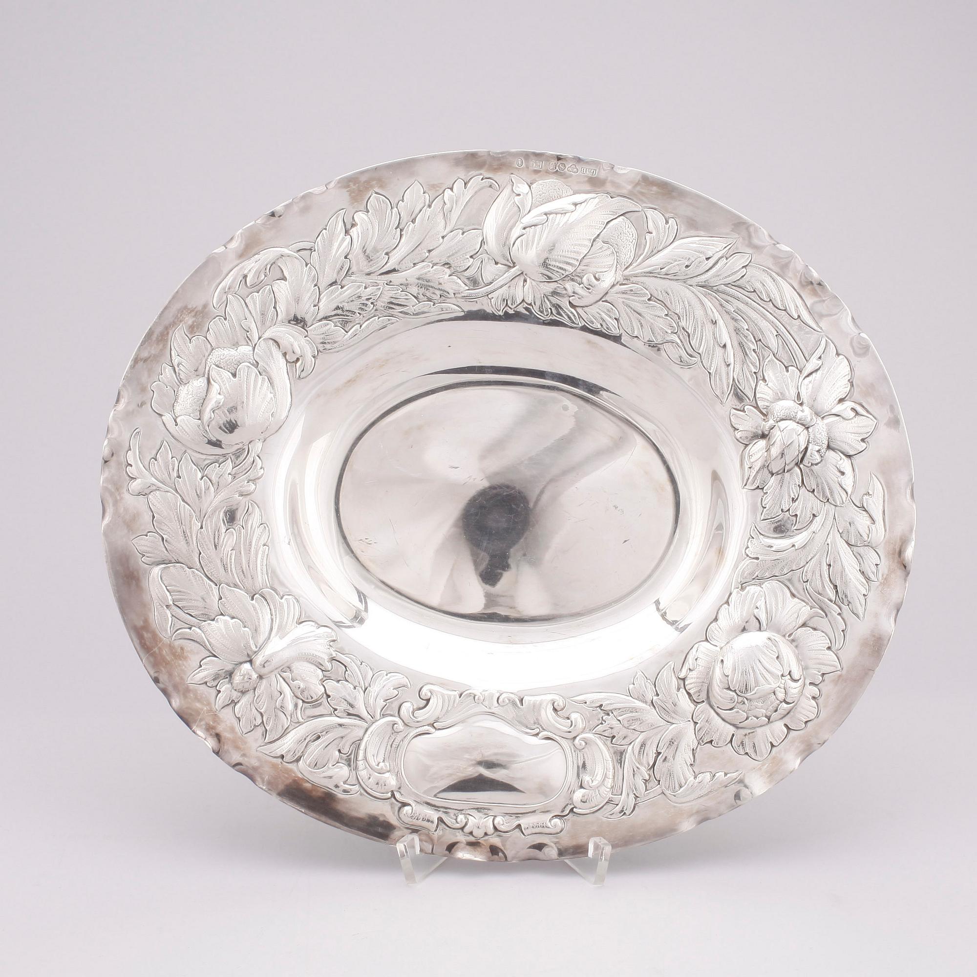 PRESENTERFAT, silver, Barockstil, Guldsmeds aktiebolaget, Stockholm, 1955. Vikt 360 gram.