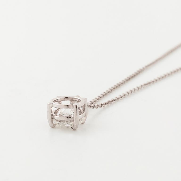 A brilliant cut diamond necklace.