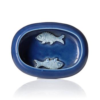 1272. A blue glazed brush 'dobule fish' washer, Qing dynasty, 19th century.