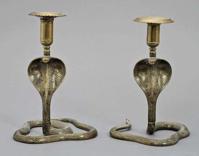 LJUSSTAKAR, ett par, gulmetall, orientaliska, 1900-tal.