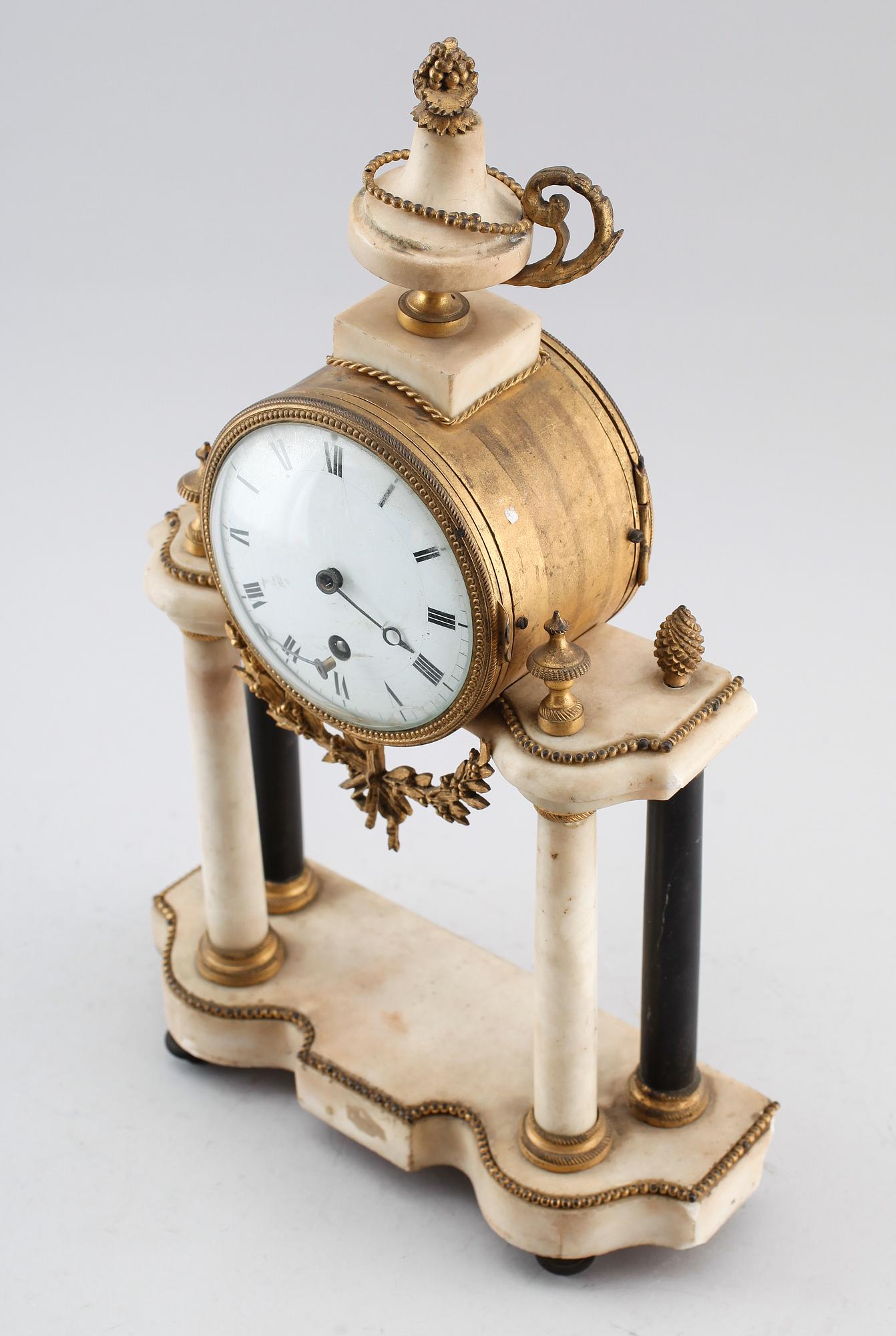 BORDSPENDYL, Louis XVI, tidigt 1800-tal.