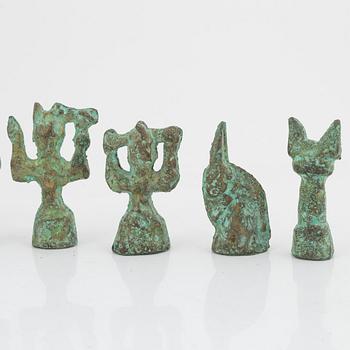 32 chess pieces, patinated bronze, second half of the 20th Century.