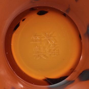VAS, pekingglas. Sen Qingdynasti (1644-1912), med Guangxu fyra karaktärers märke.