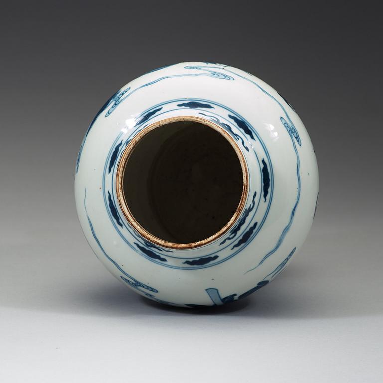 A blue and white jar, Qing dynasty, Kangxi (1662-1722).