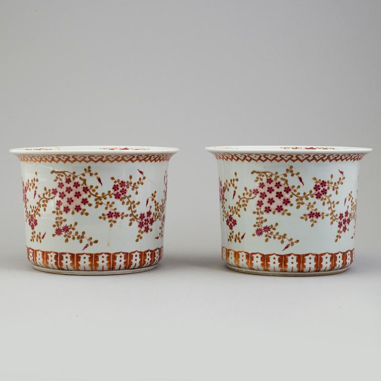 Two chinese famille rose porcelain flower pots, 20th century.