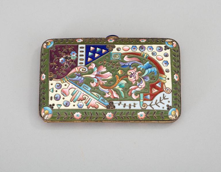 A Russian 20th century silver-gilt and enameld cigarett-case, unidentified makers mark, Moscow 1908-1917.