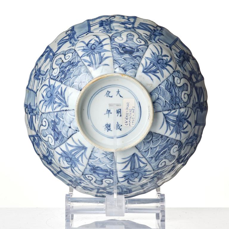 A fine blue and white bowl with molded panels, Qing dynasty, Kangxi (1662-1722).
