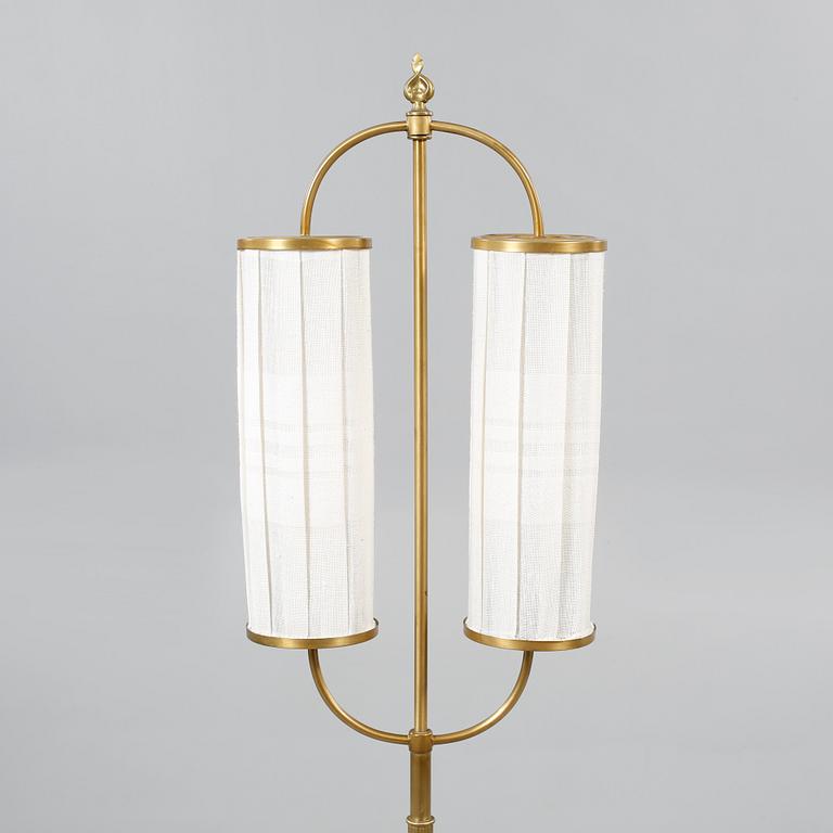 GOLVLAMPA, omkring 1900-talets mitt.
