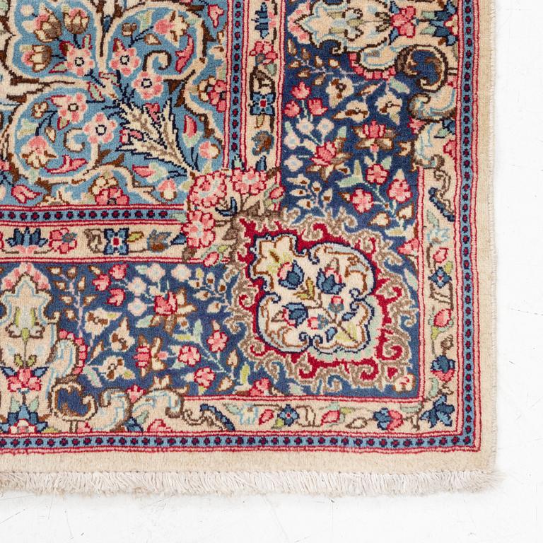 Rug, Kirman, 238 x 145 cm.