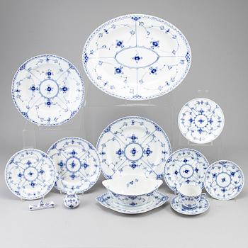 A dinner and coffee service from Royal Copenhagen, ca 100 pieces (third).