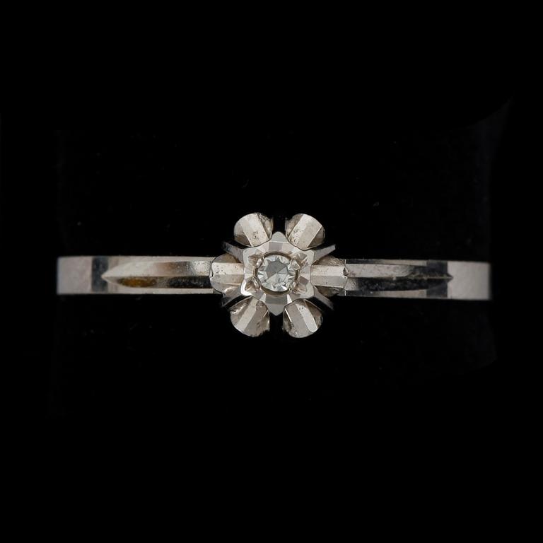RING, 18k viktguld med briljantslipad diamant ca 0,01 ct. Vikt ca 2 gram.