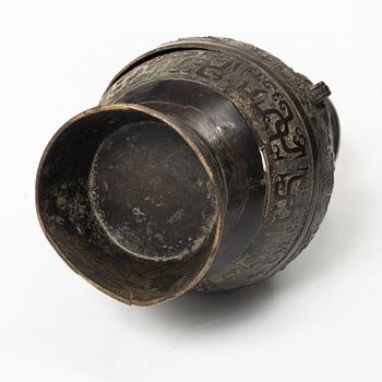 A bronze vase, late Ming dynasty, 17th century.