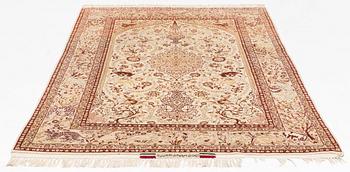 Matta, old Isfahan, part silk signerad, ca 233 x 147 cm (samt en kortsida med 3 cm slätväv).