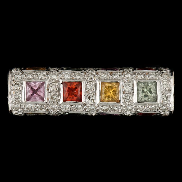 RING, 18k guld med små briljantslipade diamanter och färgade stenar. Vikt ca6g.