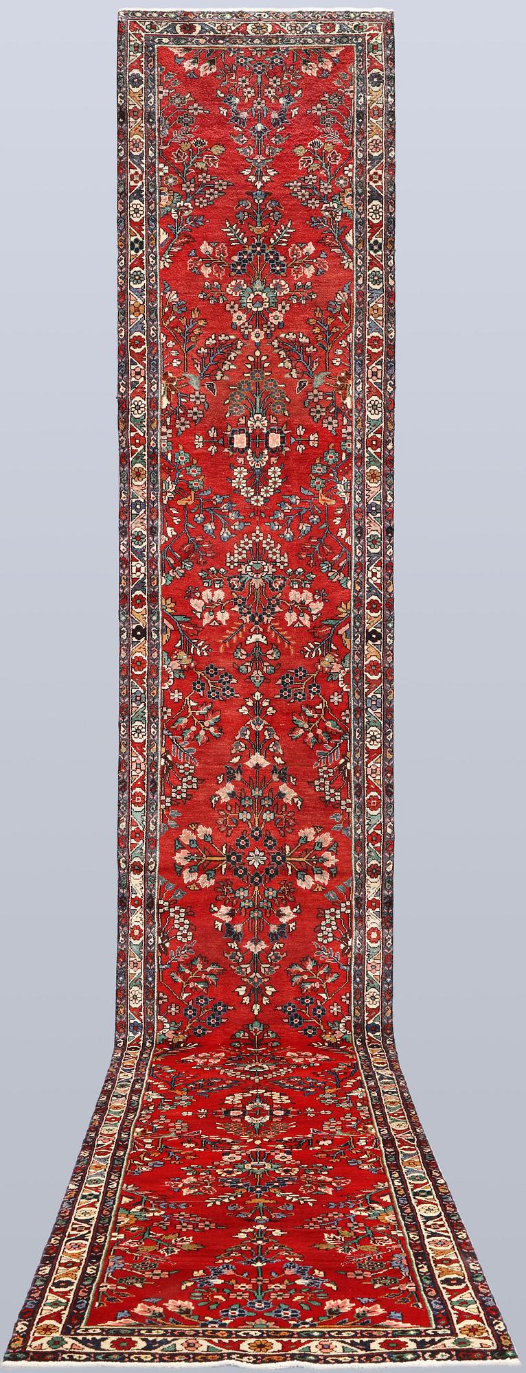 A Hamadan runner, approx. 598 x 95 cm.